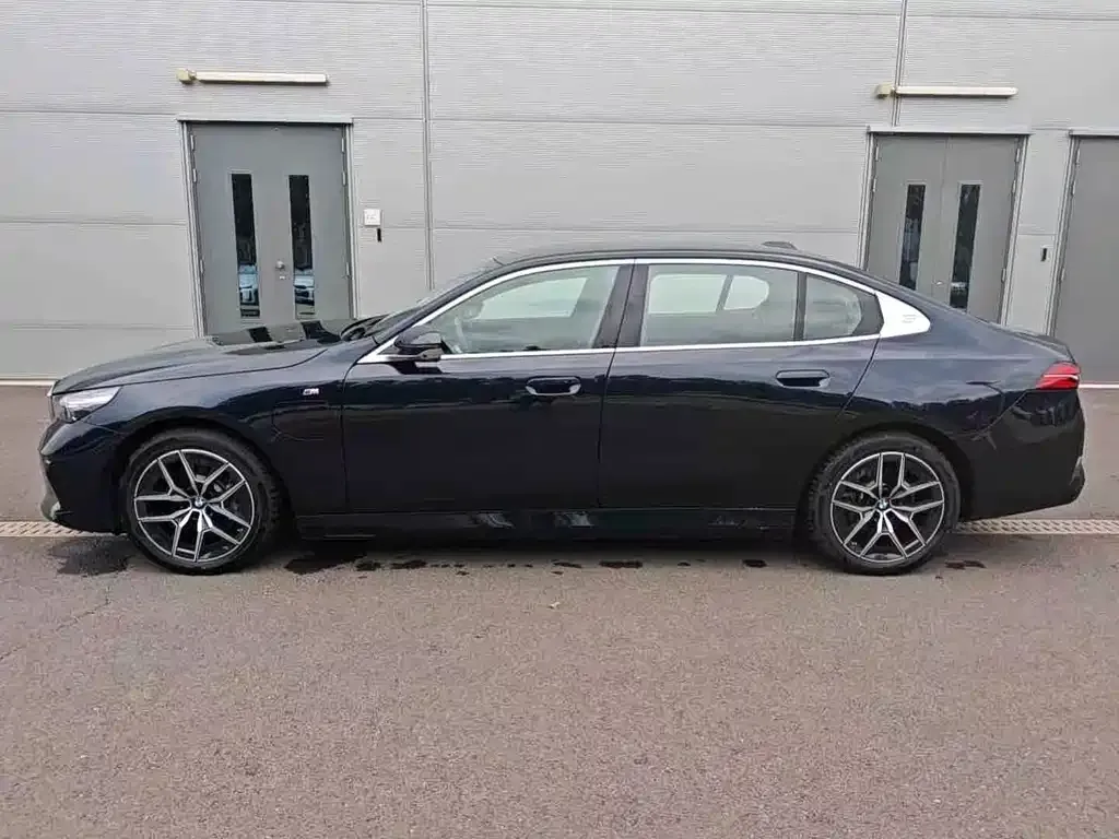 BMW i5 — фото 9