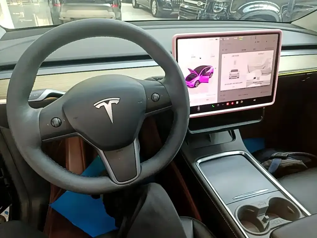 Tesla Model Y — фото 3