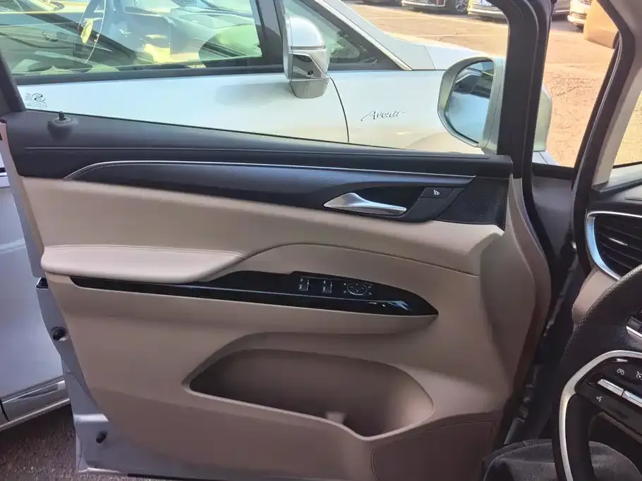 Buick GL8 Hybrid — фото 2