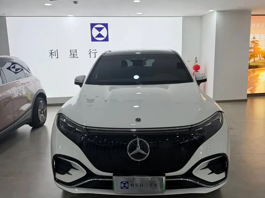 Mercedes-Benz EQS SUV — фото 3