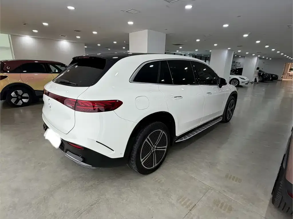 Mercedes-Benz EQS SUV — фото 7