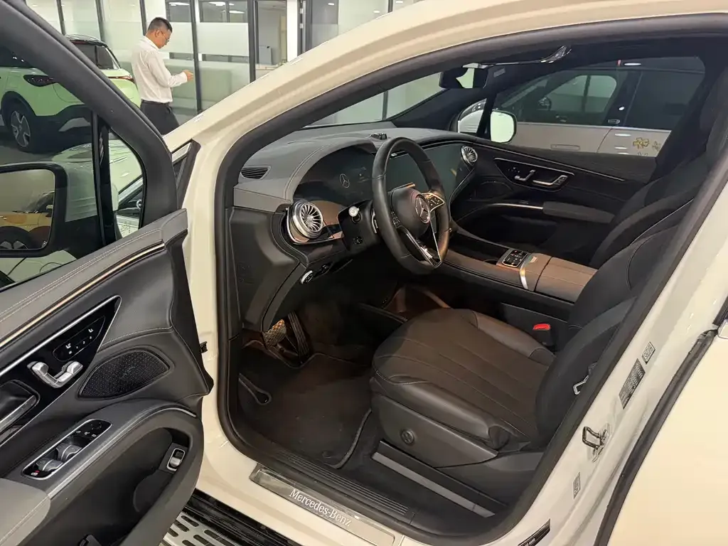 Mercedes-Benz EQS SUV — фото 5
