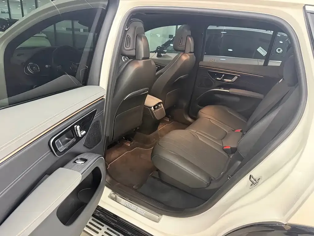 Mercedes-Benz EQS SUV — фото 10