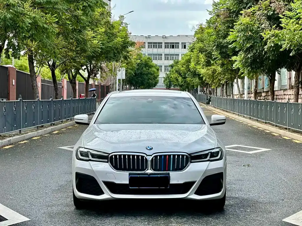 BMW 5 Series — фото 9