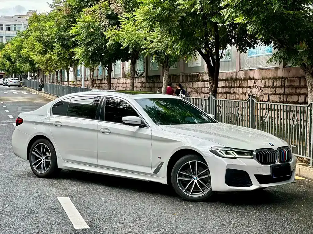 BMW 5 Series — фото 6