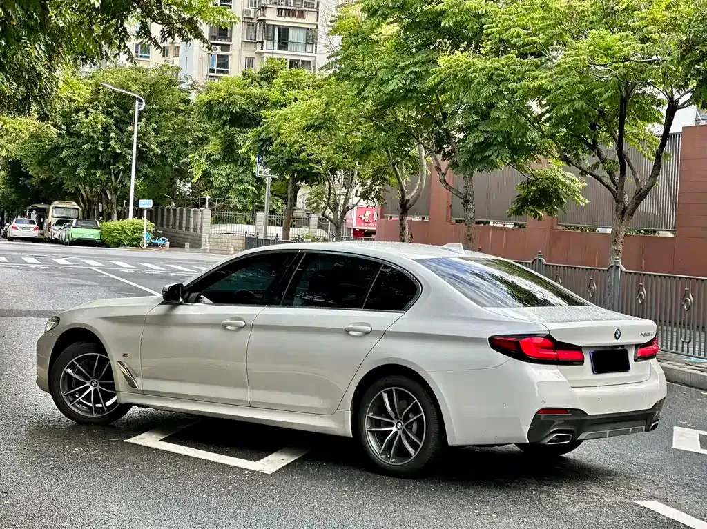 BMW 5 Series — фото 7