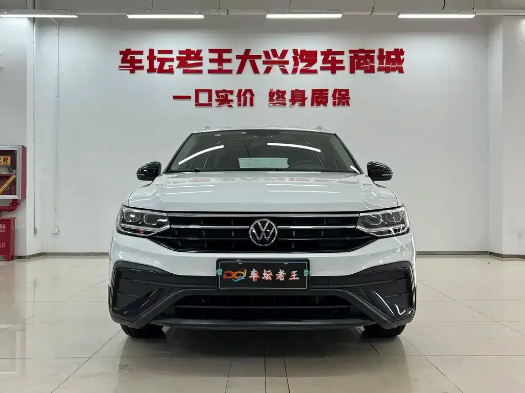 Volkswagen Tiguan L — фото 9