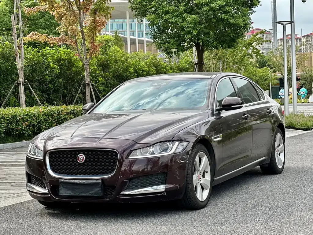 Jaguar XFL — фото 1