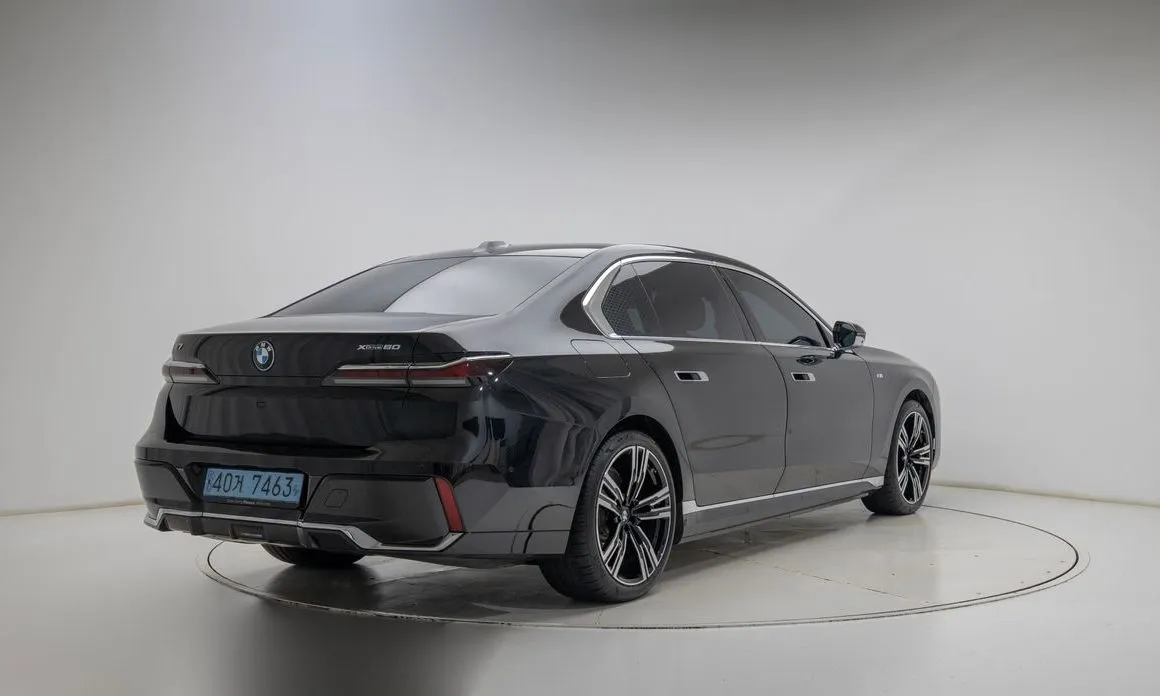 BMW i7 — фото 10