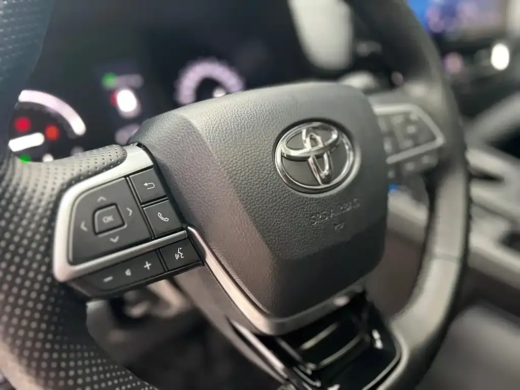 Toyota Sienna — фото 4