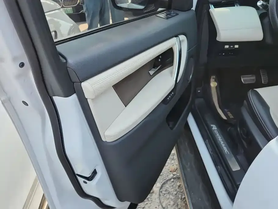 Land Rover Discovery Sport Hybrid — фото 3