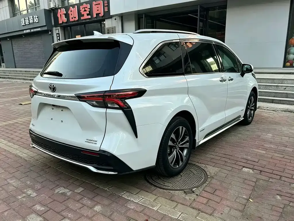 Toyota Granvia — фото 9
