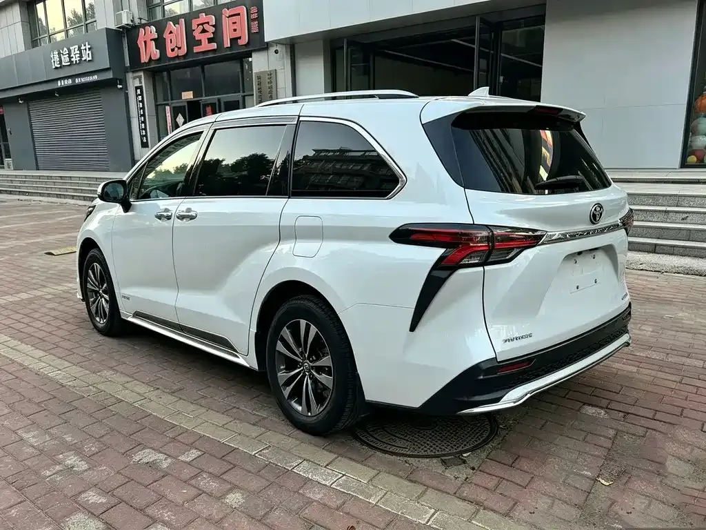 Toyota Granvia — фото 7