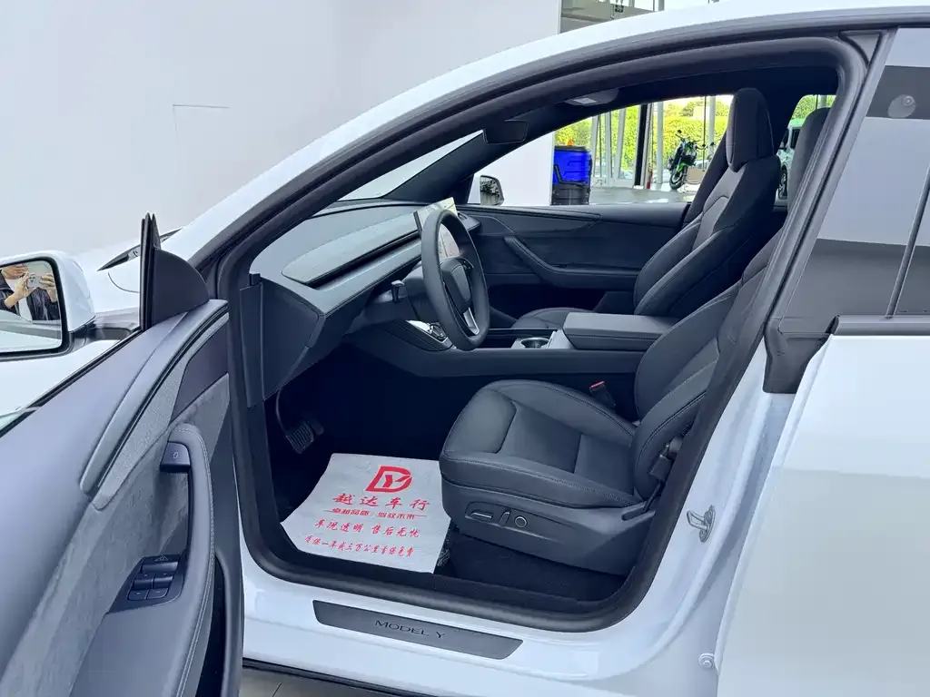 Tesla Model Y — фото 7