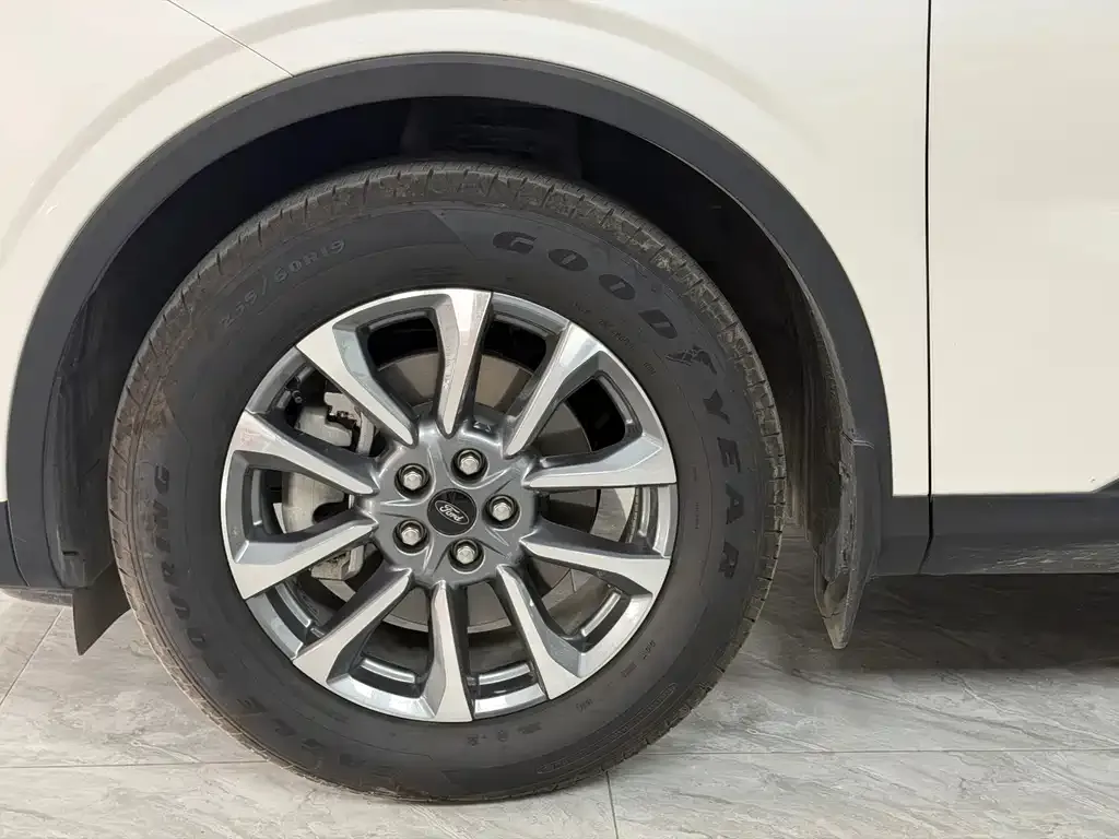 Ford Edge — фото 10