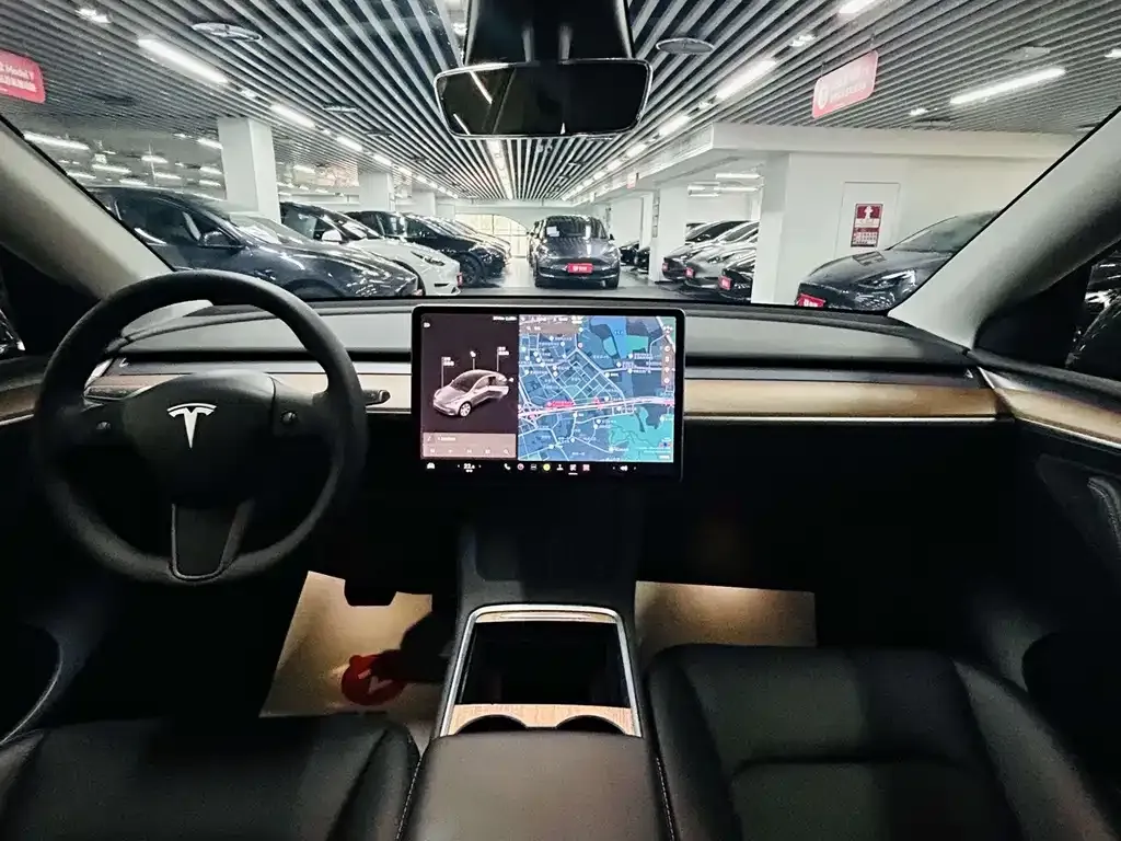 Tesla Model Y — фото 8