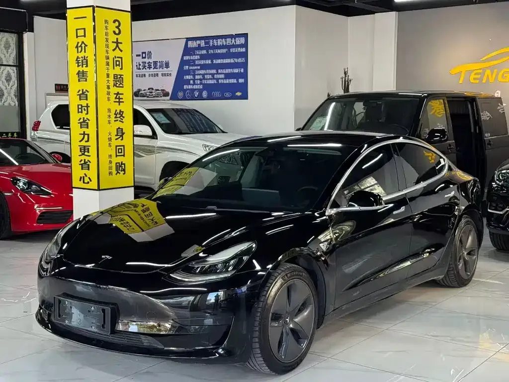Tesla Model 3 — фото 1