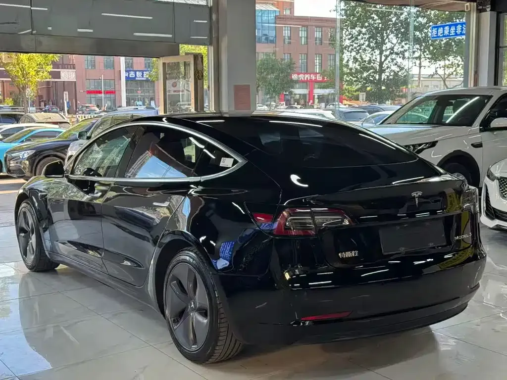Tesla Model 3 — фото 5