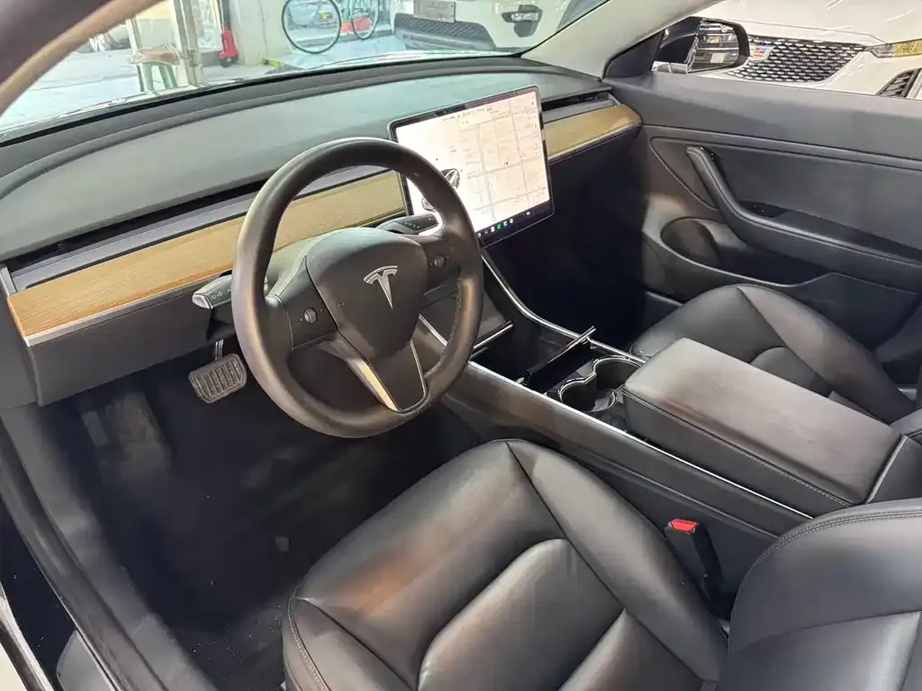 Tesla Model 3 — фото 8