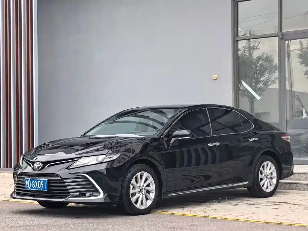 Toyota Camry — фото 2