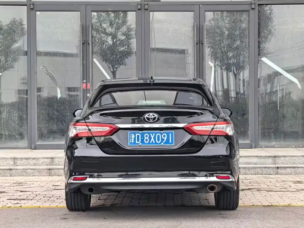 Toyota Camry — фото 7