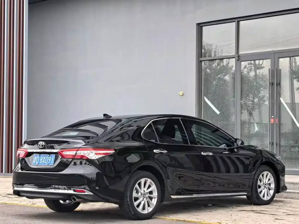 Toyota Camry — фото 5