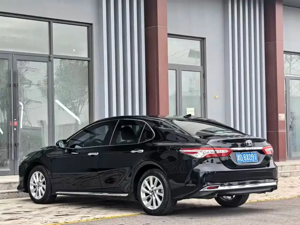 Toyota Camry — фото 9