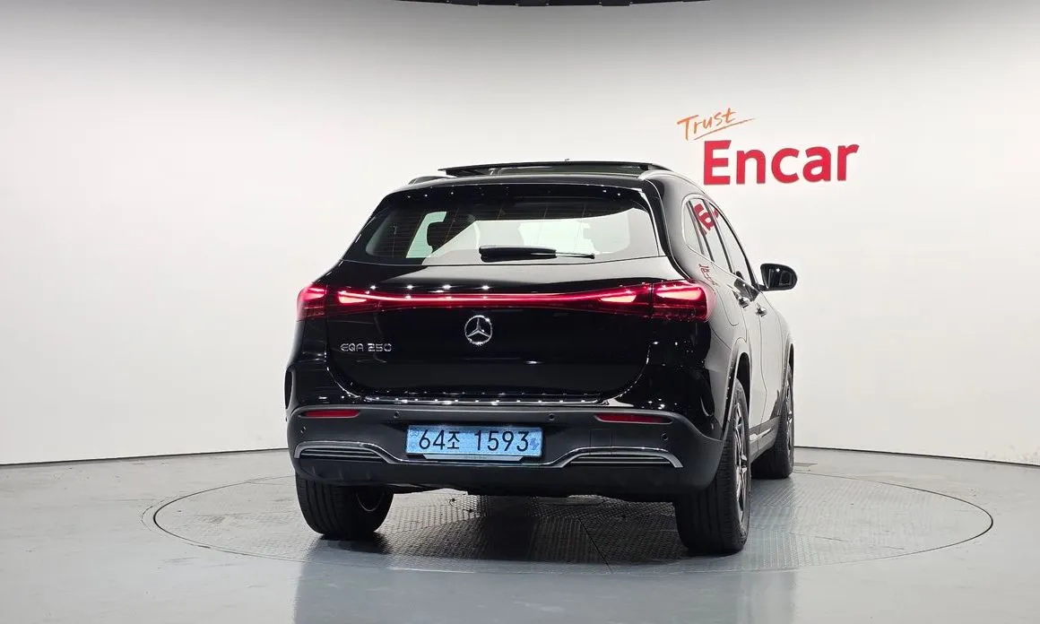 Mercedes-Benz EQA — фото 2