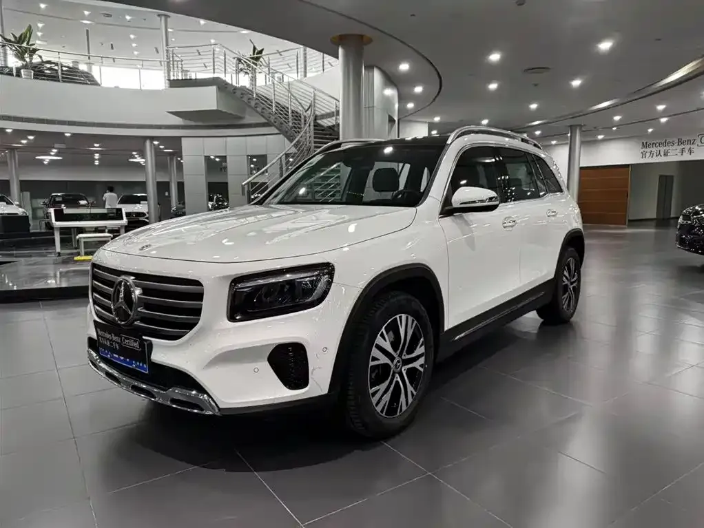 Mercedes-Benz GLB — фото 1
