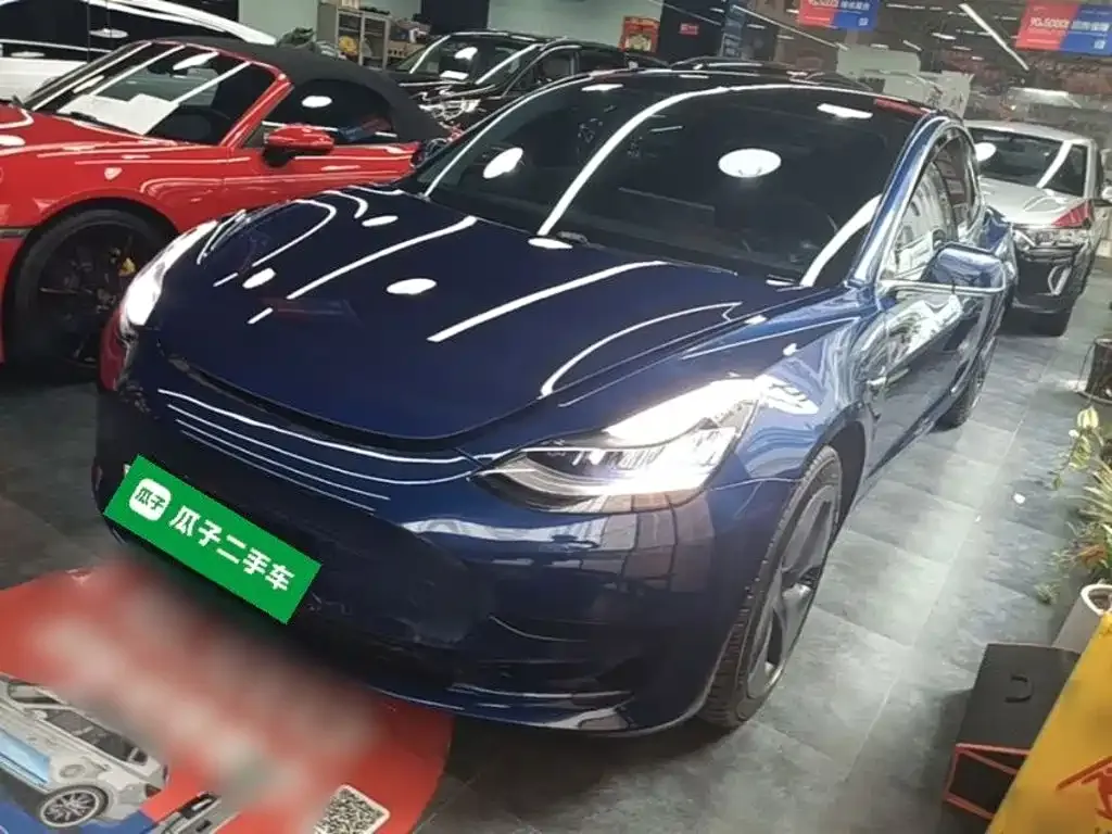 Tesla Model 3 — фото 1