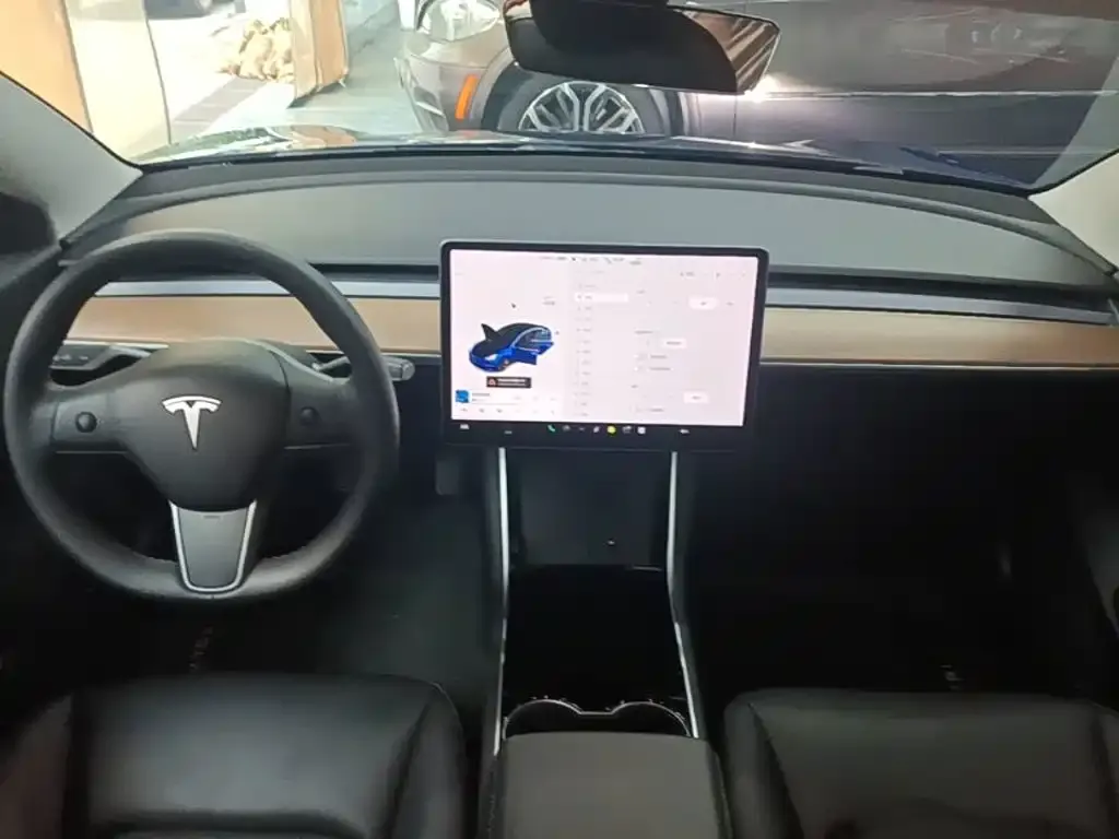 Tesla Model 3 — фото 3