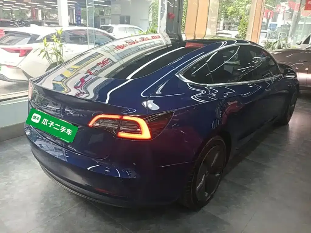 Tesla Model 3 — фото 7