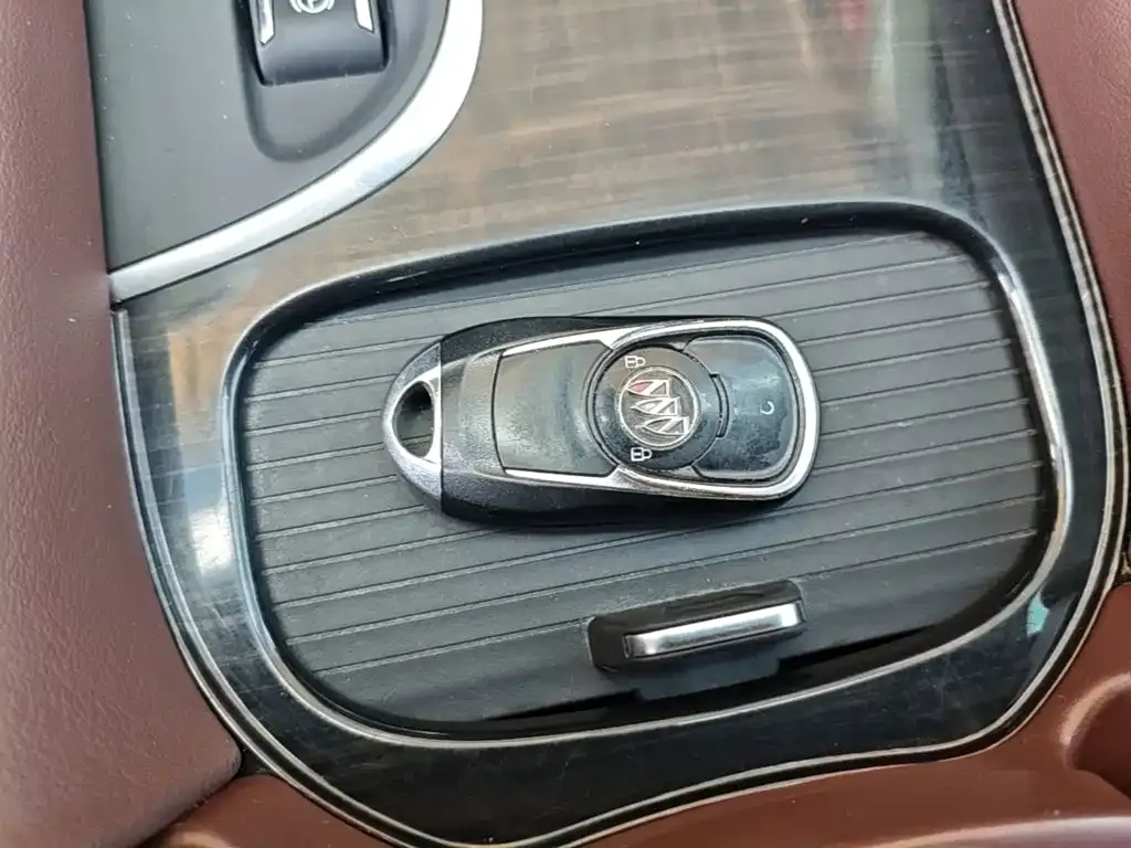 Buick Envision Plus — фото 4