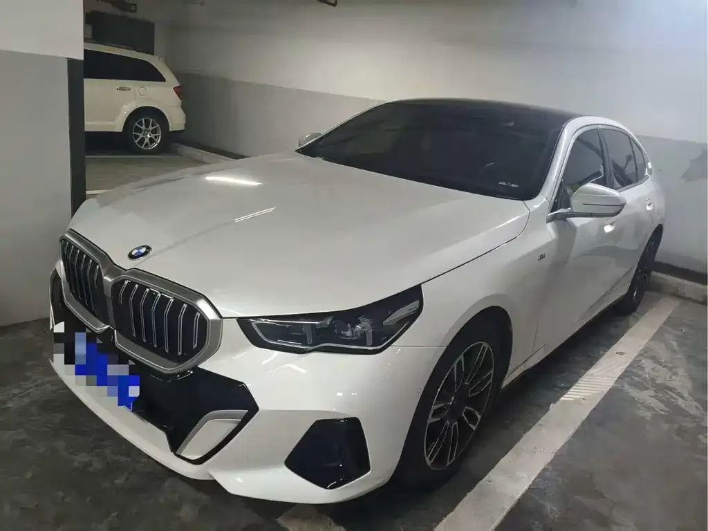 BMW 5 Series — фото 1