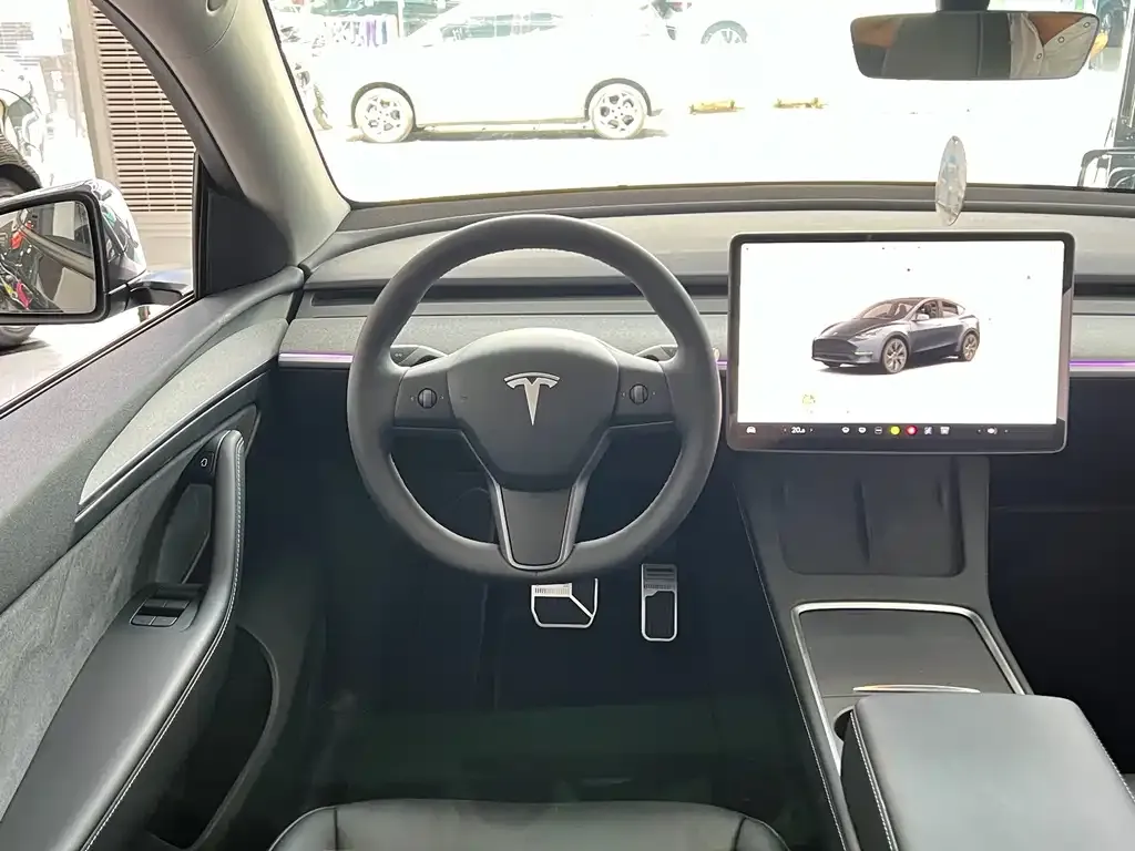 Tesla Model Y — фото 9