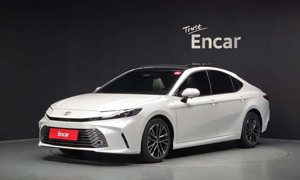 Toyota Camry — фото 1