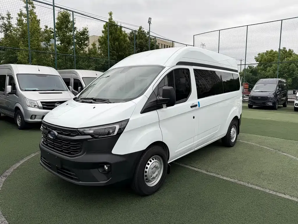 Ford Transit — фото 1