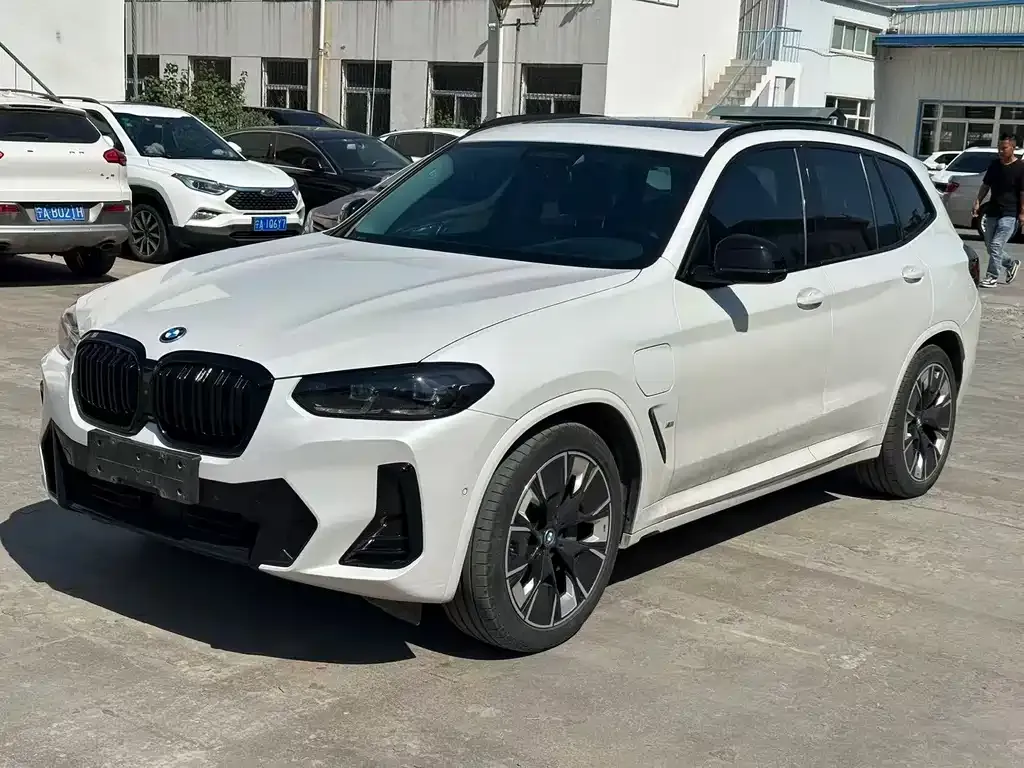 BMW iX3 — фото 1