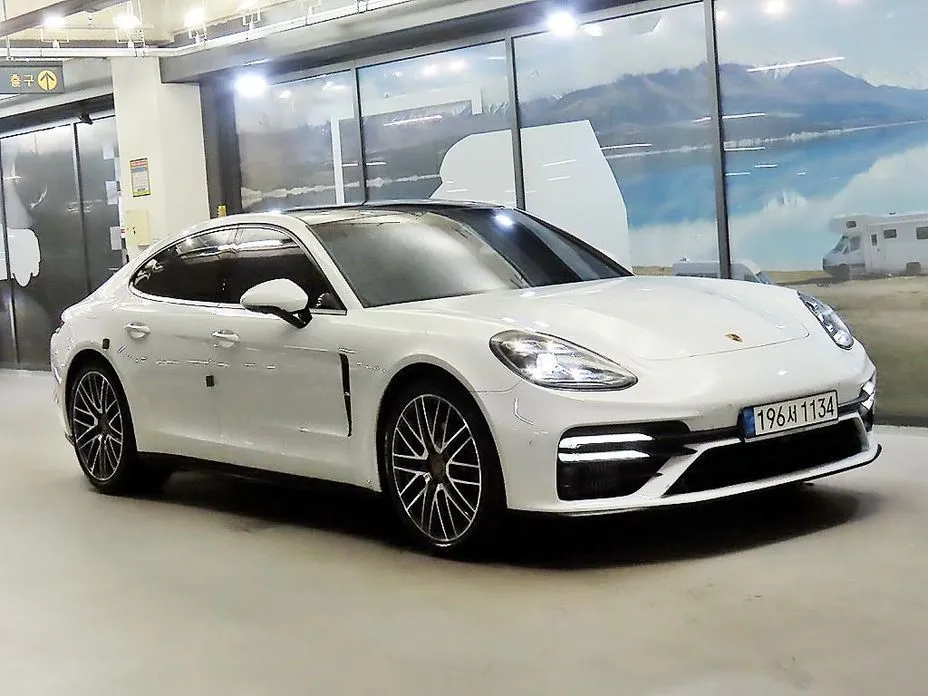 Porsche Panamera — фото 1
