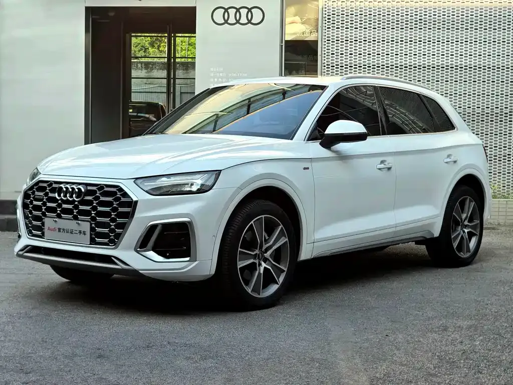 Audi Q5L — фото 1