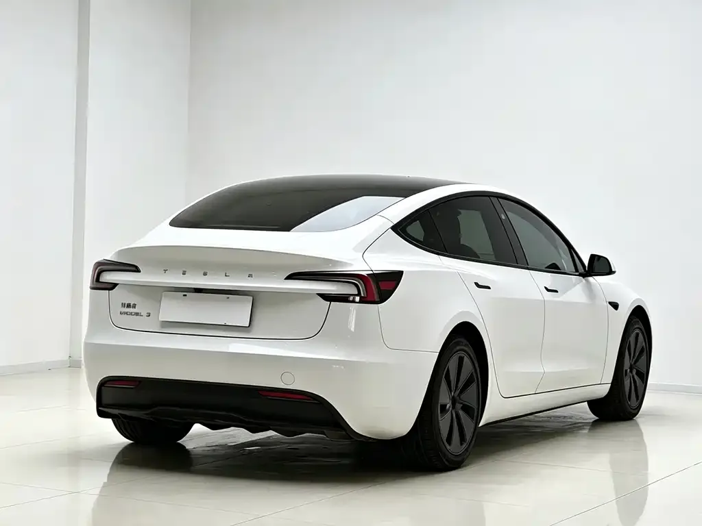 Tesla Model 3 — фото 3