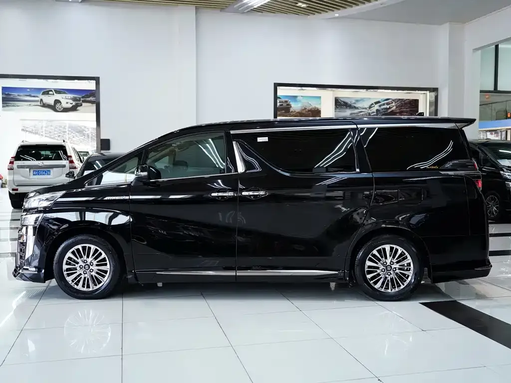 Toyota Vellfire — фото 3