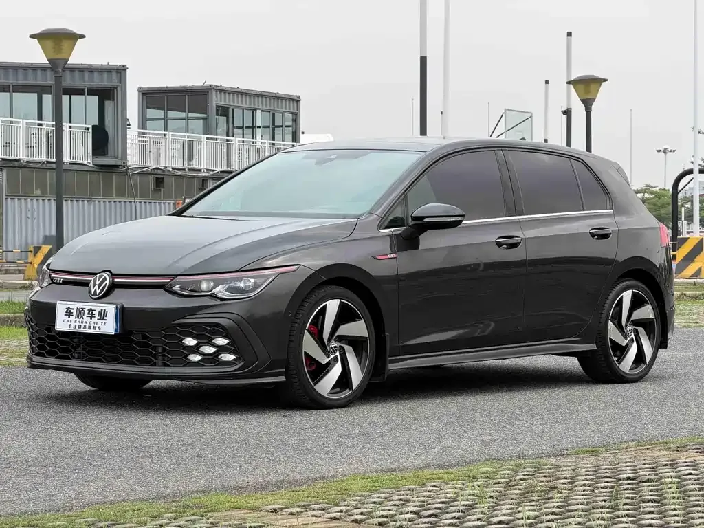 Volkswagen Golf GTI — фото 1