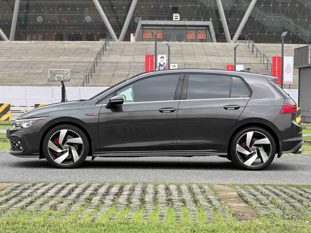 Volkswagen Golf GTI — фото 10