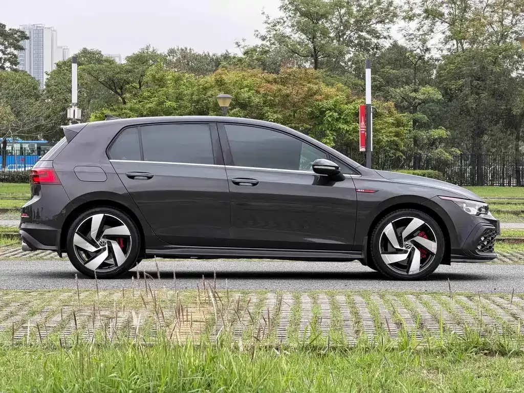 Volkswagen Golf GTI — фото 9