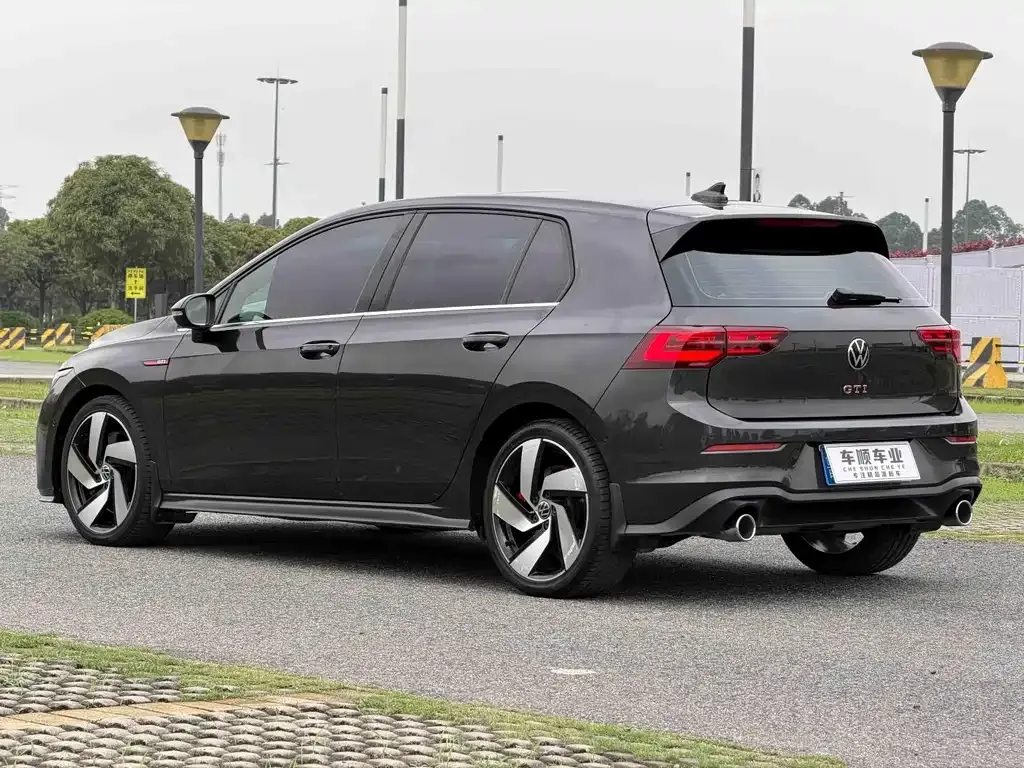 Volkswagen Golf GTI — фото 6