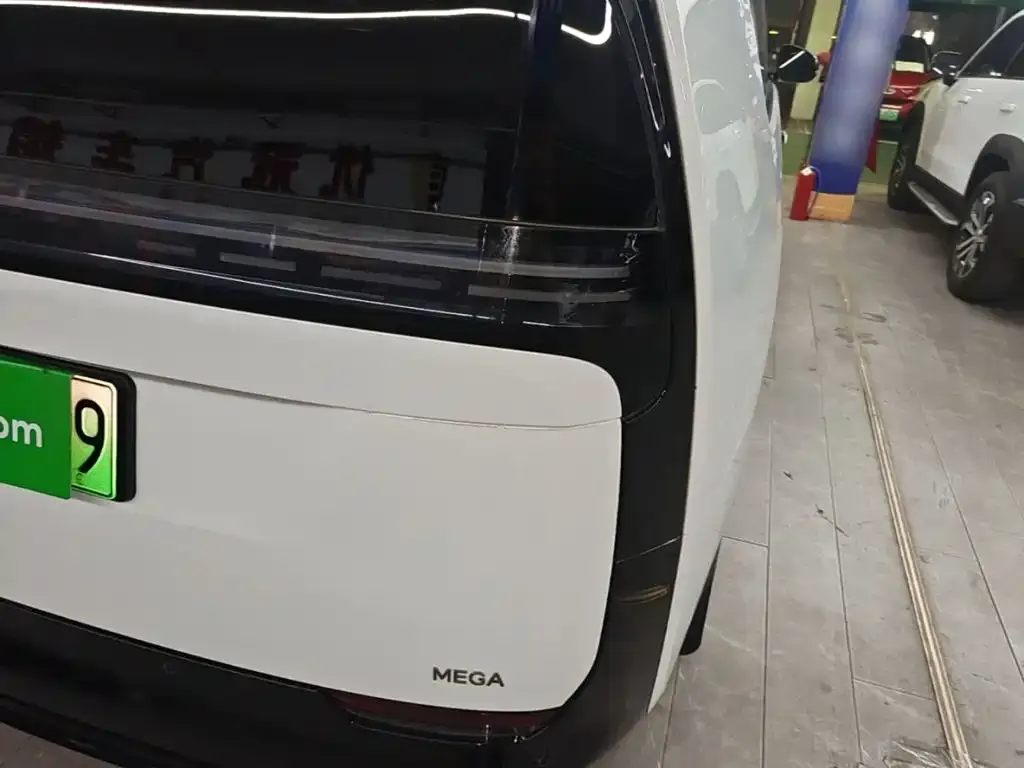 Li Auto MEGA — фото 7