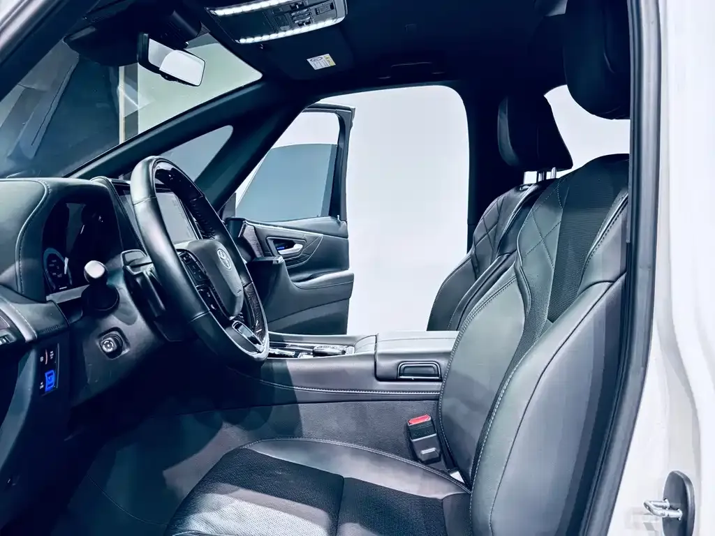 Toyota Alphard — фото 4