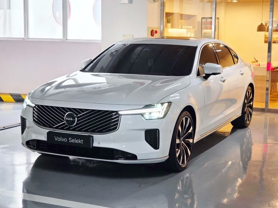 Volvo S90 — фото 1