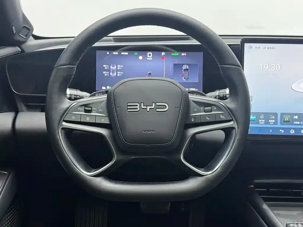 BYD Seal — фото 10